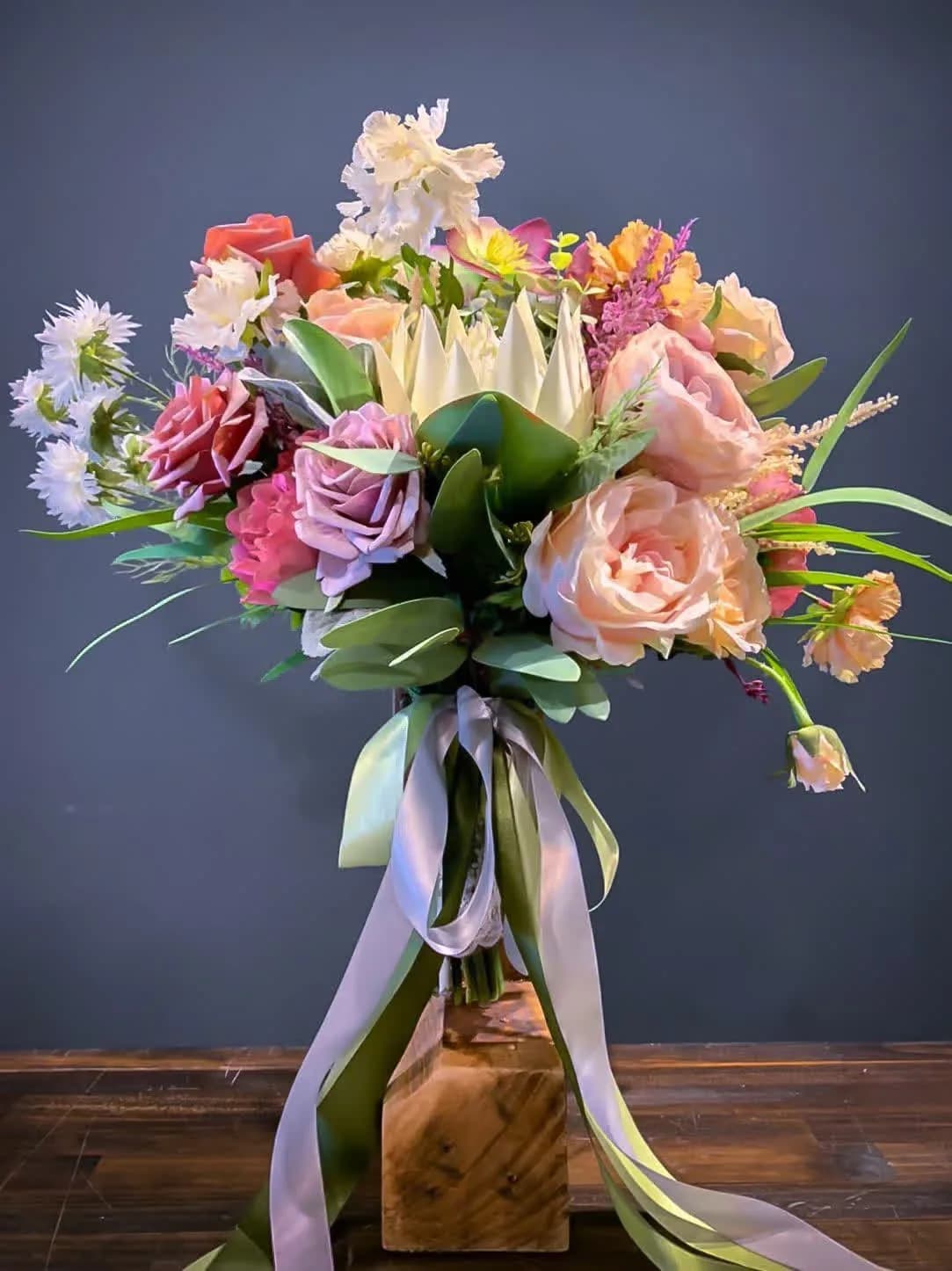 粉色系手綁花束
