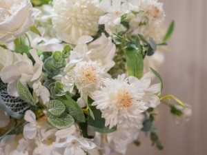 Alternative view of 仿真花藝桌花10入組-白綠A