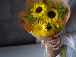 金色向日葵花束