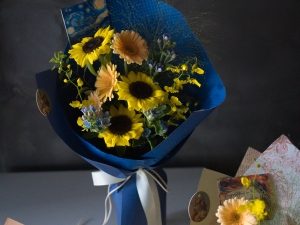 《藍光星語》|星光系藍色畢業花束 11 台北花店向日葵畢業花束