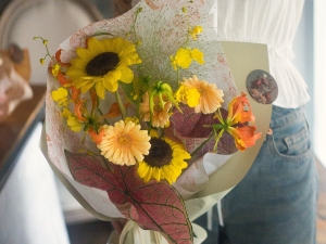 金色向日葵鮮花畢業花束