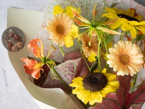 紫色葉材向日葵鮮花束