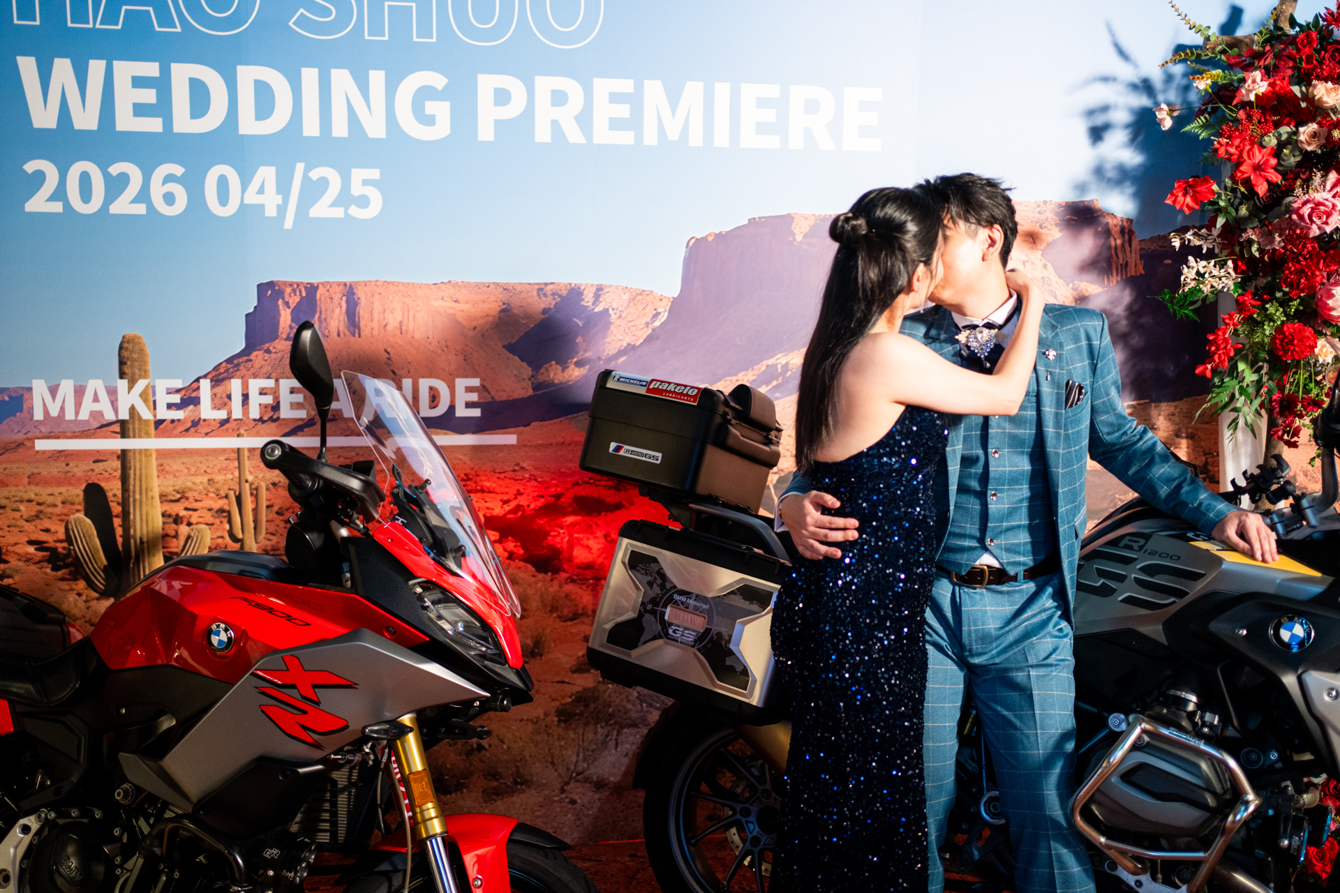 新人接吻與雙 BMW 主背板