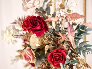 Alternative view of 長方架仿真花 (紅金色)
