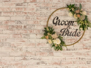 Alternative view of 金環仿真花圈(小)