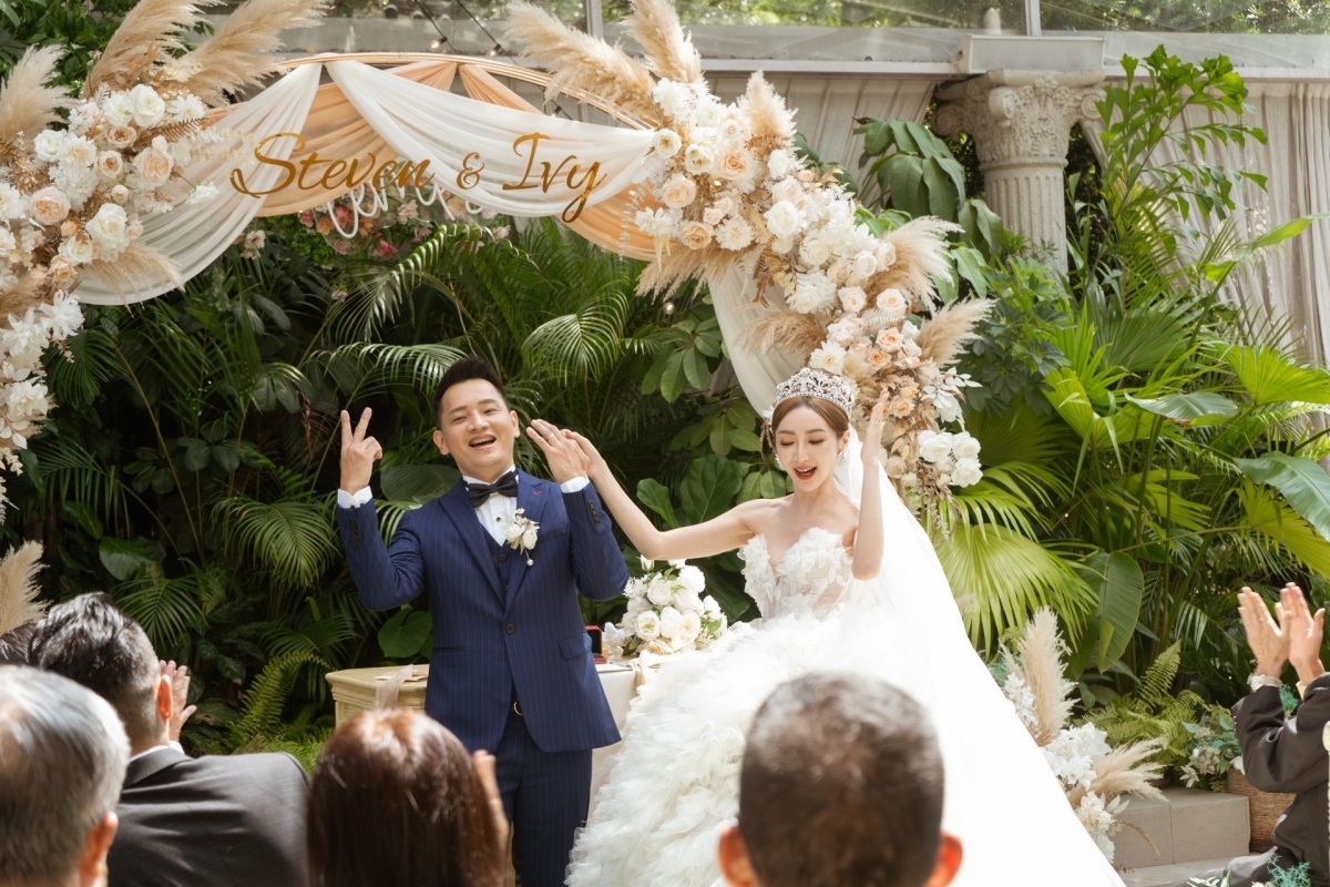 LINE ALBUM 231001 白金盛典 231004 12