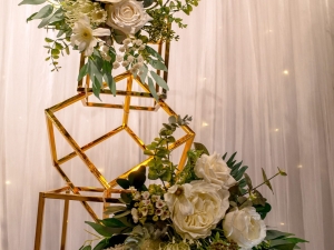 立方架仿真花 (白色系) 9 R020450