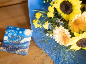 《藍光星語》|星光系藍色畢業花束 13 畢業花束與詩卡